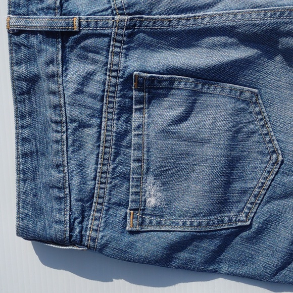 🌜OLD NAVY Mid-Rise Distressed Shorts in Medium Dark Wash - Picture 11 of 16